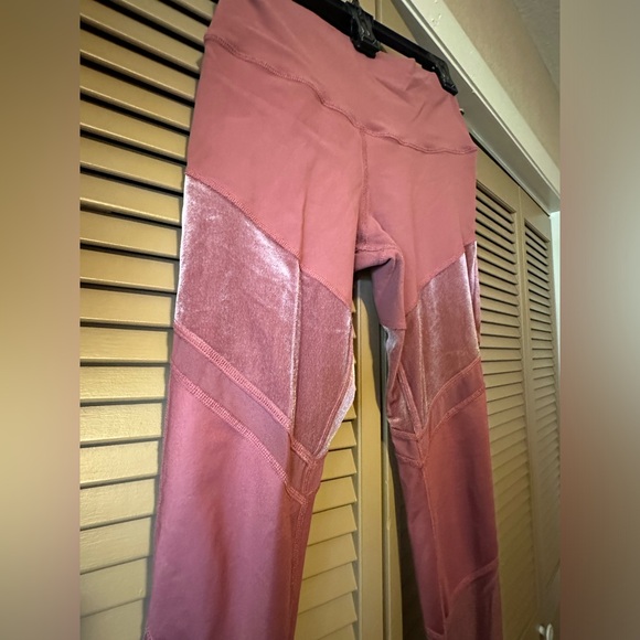 Alo Yoga size M Sheila Velour Panel Leggings Pink Mauve - Picture 2 of 4